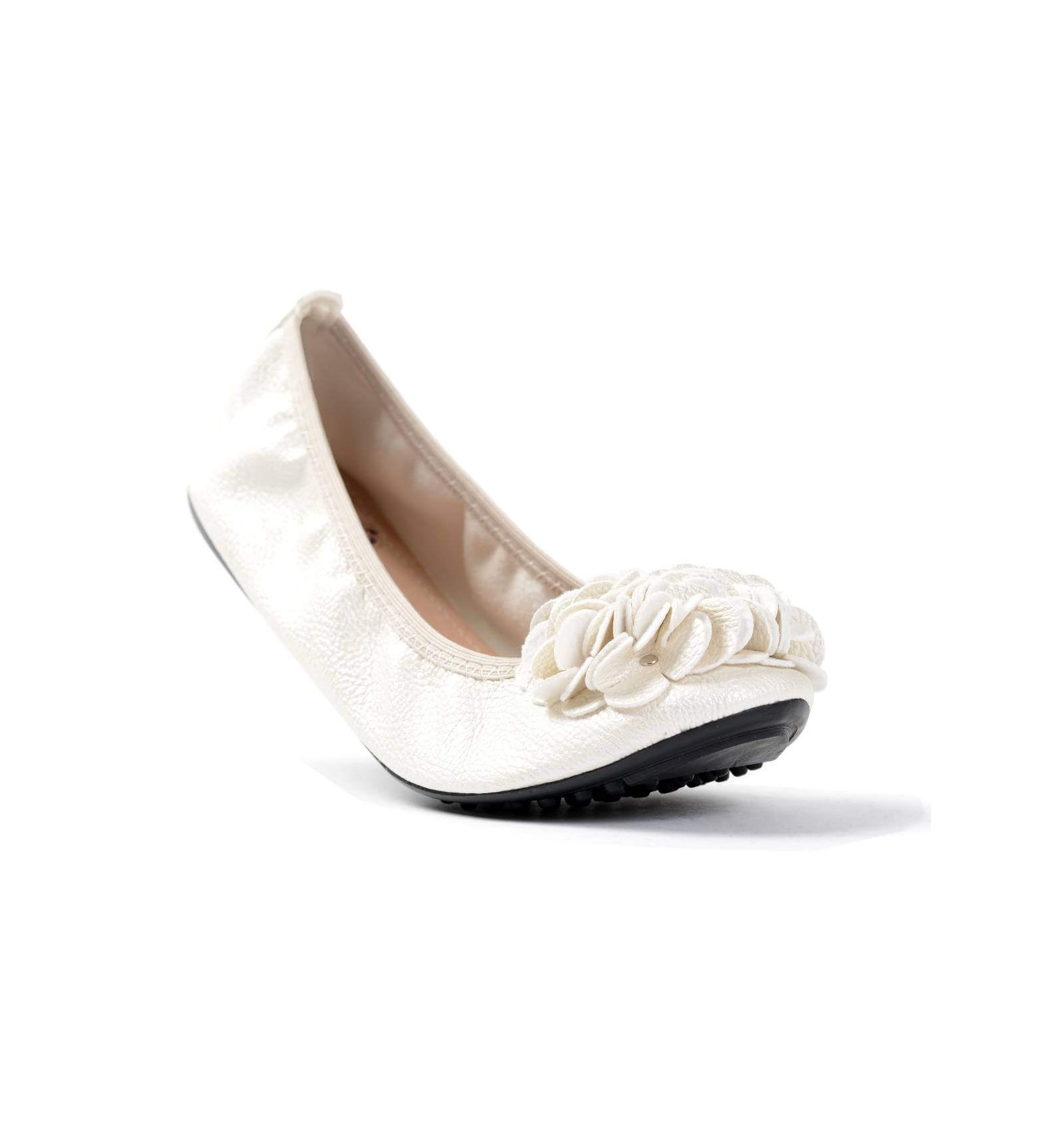 white ballerina flat shoes