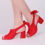 Un style habillé avec des sandales à clous [updated]